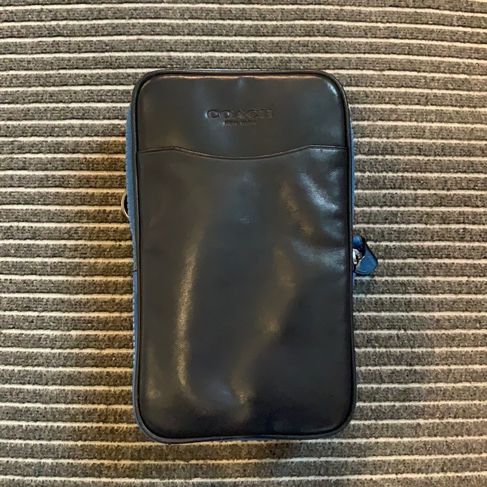 Coach men’s wallet/pouch, loop to hook onto other things, card holder inside